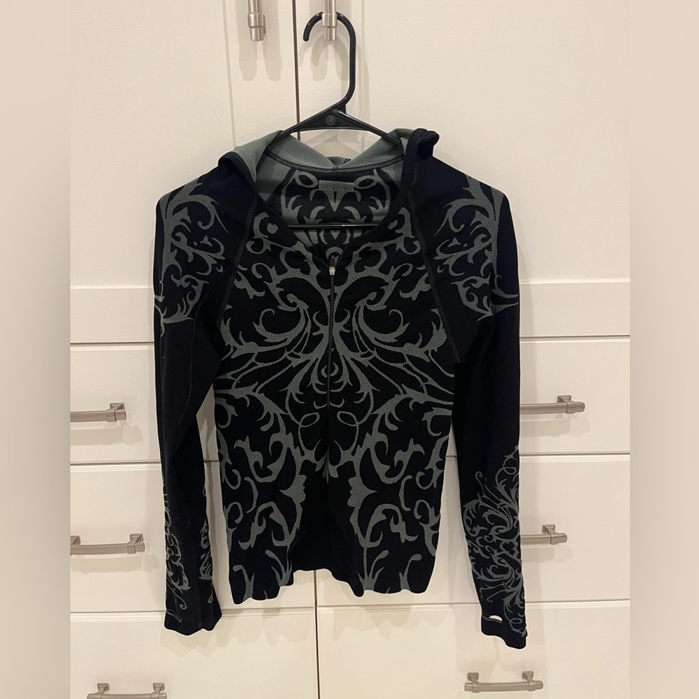 Athleta quarter zip hooded pullover with thumb holes